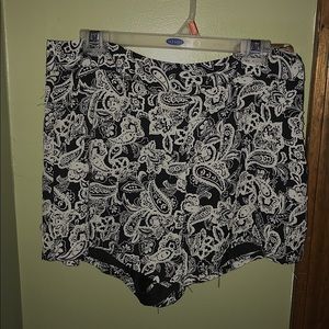 Forever 21 size (S) Beaded black/white shorts